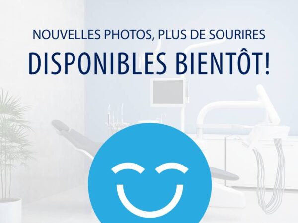 Un cabinet dentaire lumineux avec équipement moderne et une atmosphère accueillante. Le texte annonce « Nouvelles photos, plus de sourires disponibles bientôt ! » avec un graphique de visage souriant joyeux, suggérant une mise à jour ou une promotion à venir.